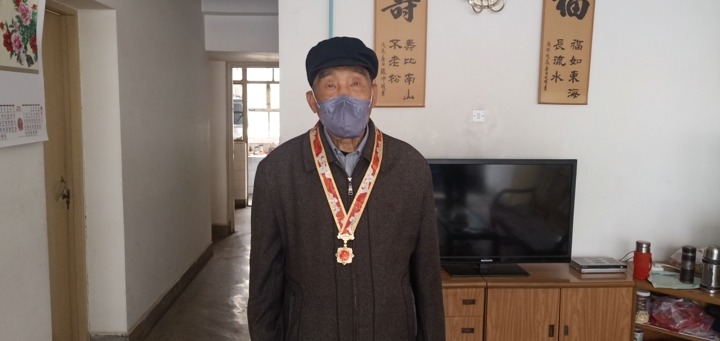 ���ߡ�֮���д��������ߡ�֮�м���