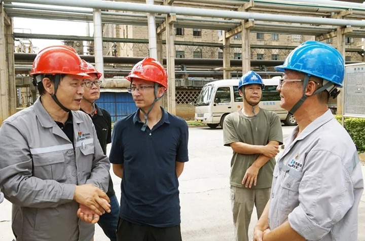 ��Զ���м��쵼������һ�и��⻯������չ��������ר�����