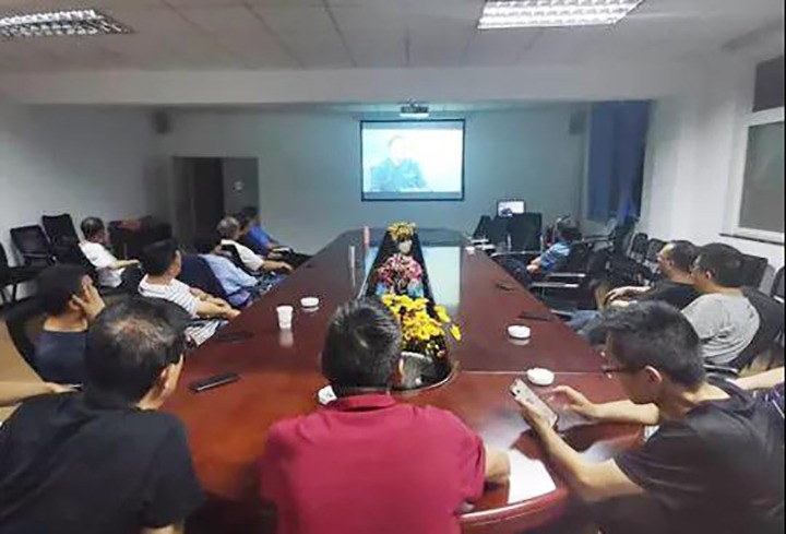 ���ӳ�������ʾ����Ƭ�������л߼ǡ�����ú�������ϸ���ֲ��������������һ���