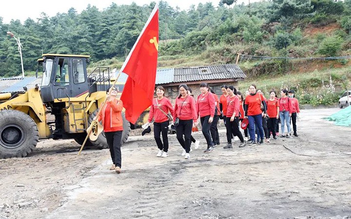 ����úҵ��ί��չ���õ�����Ч����������һ�߸߸�Ʈ����⵳���˶�