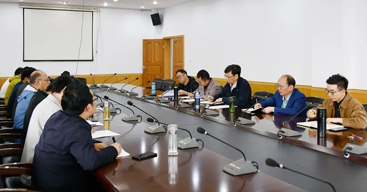 ��ú�������ϸ���ֲ������ŵ�ί����ǡ��ܾ����߽���һ�е���ά���Ŷ�������