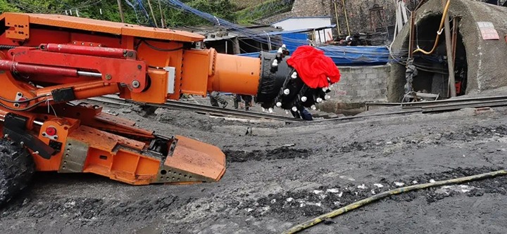 ����Ѷ�����ú��EBZ230���۾��Ͷ��ʹ�á��л����ϵؿ�Ժ��չ���ͼ��ɽ���Ŀ���˶�����ú��ҵ��չ���������������⵳���˶�