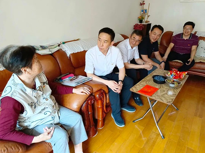 �߷�ο���ϵ�Ա�����������;�ע������ú�������ϸ���ֲ������ŵ�ί����ǡ�������ϯ���ε��ϸɵ���֧��չ����һ��ο���˶�