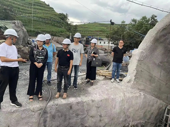 ����Ѷ����ƽ����Э������ǡ���ϯ����÷�����ǹ�˾���С�����ú��˾��չ��ɫ�����˶�������ú̿��˾��չ�ļ��������˶�