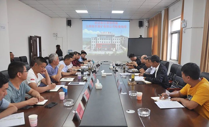 ����Ѷ���������˴�ί�ḱ���鳤�����ĵ�½��ú��˾��������������������ú̿��չִ��ר����ѵ������úҵ��չ����Ԥ�������˶�