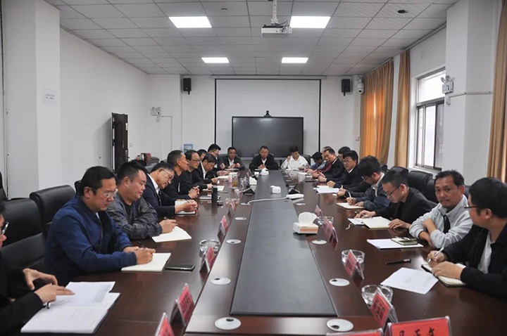 ���ŵ�ίίԱ�����ܾ������ܹ���ʦʩ��ΰ��½��ú��˾���ж���������������