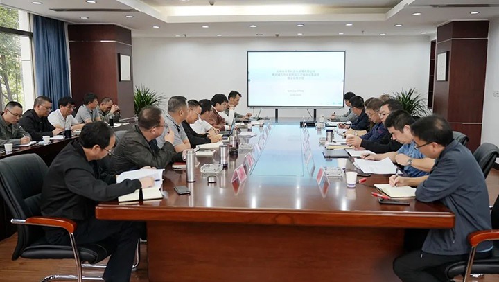 ����Ѷ����ú����30��ֺϳɰ���Ŀͨ�������½��ú��չ���µ繤���������˶�������ú��+1370mˮƽ������豸��ɻس�