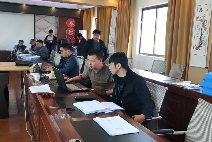 ʡ��Դ�ֶԵ���ú��չ����������׼��������ϵ��̬�����