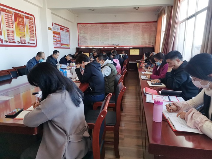 ����Ѷ��ʯ�ͻ���������˾�������Ķ�ʮ���������ú̿��˾��չ����������ѵ���ԣ��ȷ滯����˾�ٿ�������Դ���������