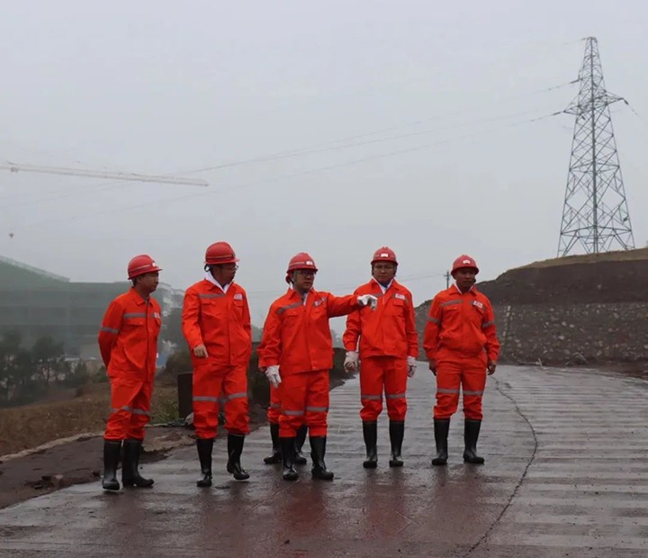 �������������ú�������ϸ���ֲ������ŵ�ίίԱ�����ܾ���ʩ��ΰ����ƽ����ú��˾��չ�����������