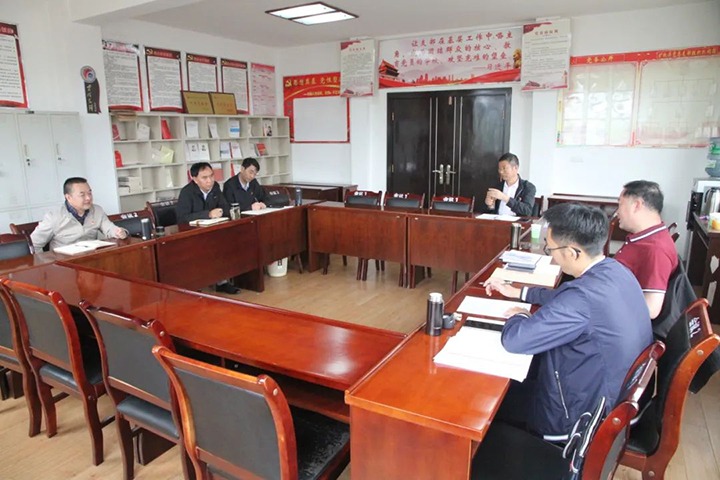 �������������ú�������ϸ���ֲ������ŵ�ίίԱ����ί��ǡ����רԱ�����һ�е�����ú��˾��չ�����������