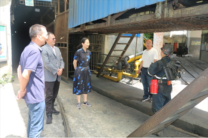 �������������ú�������ϸ���ֲ������ŵ�ίίԱ�������ܼ�Ī����һ�е��쾮ú��չ�����������