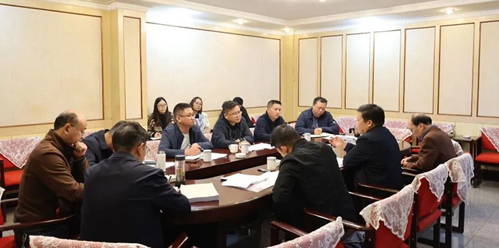 ���²���С������ܾ������������°����γ¼���һ�е����ú����ж������������ж��߿�չ�����塱�շ����ڿ�������