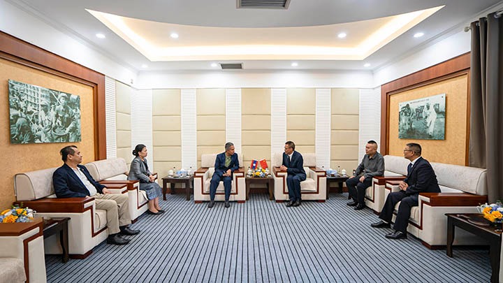 ���������������͹�פ���������¹������°����������һ�е����Ͻ⻯��˾�������