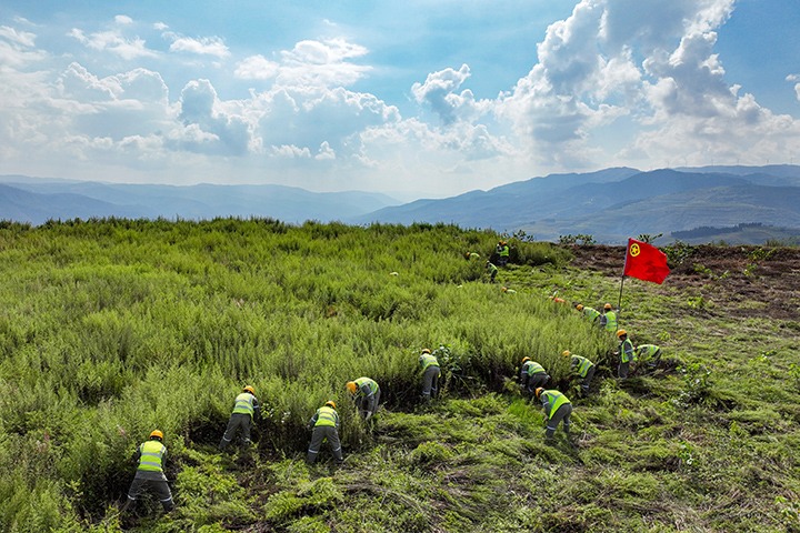 ������ָ��Ļ��Ӣ�ۡ��� �ȷ�úҵְ���Ժ�ˮ����������������ҵ����������ͼ