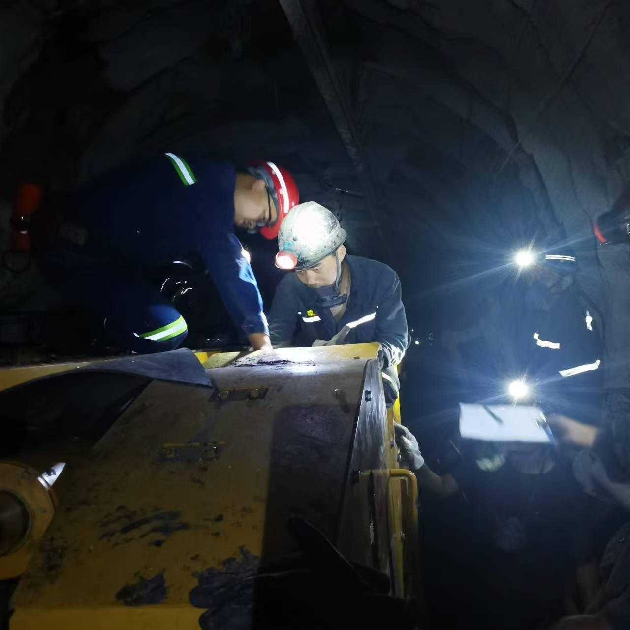 ǿ��������ѵ ���;���������½��ú��˾��չEBZ200����ʽ���������ר����ѵ