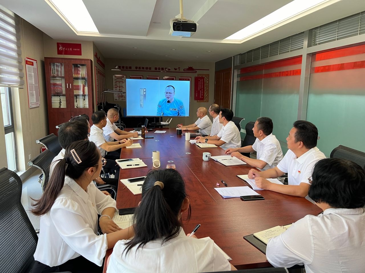 �����ϸ���ֲ��ز���֧����֯��չ���԰�Ϊ�� ������������ʾ�����˶�