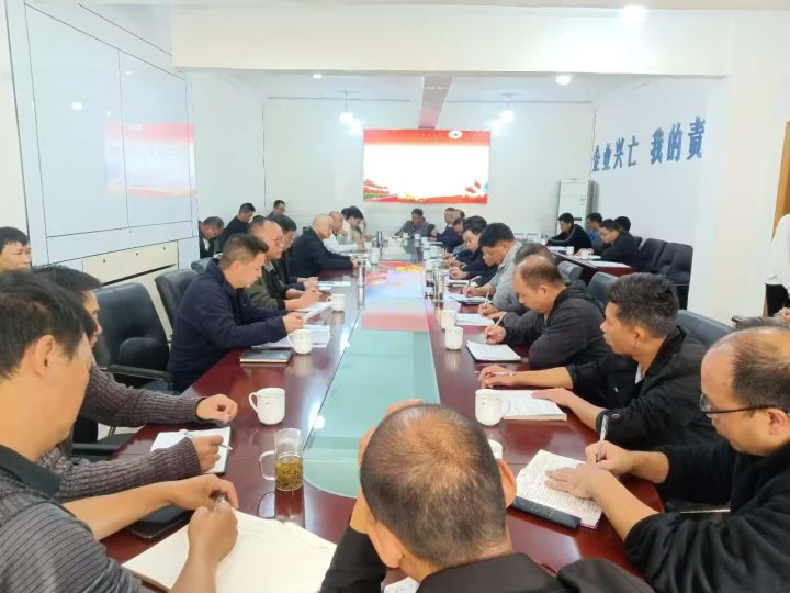 ���¾����ǻ� ���۷ܽ������������ú��˾��չ���Ķ�ʮ������ȫ�ᾫ�������˶�