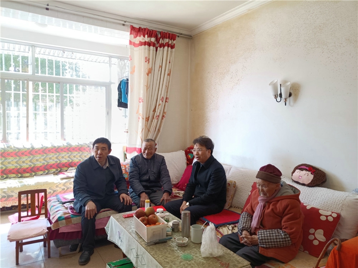 集团领导莅临可保煤矿送温暖 (5).jpg